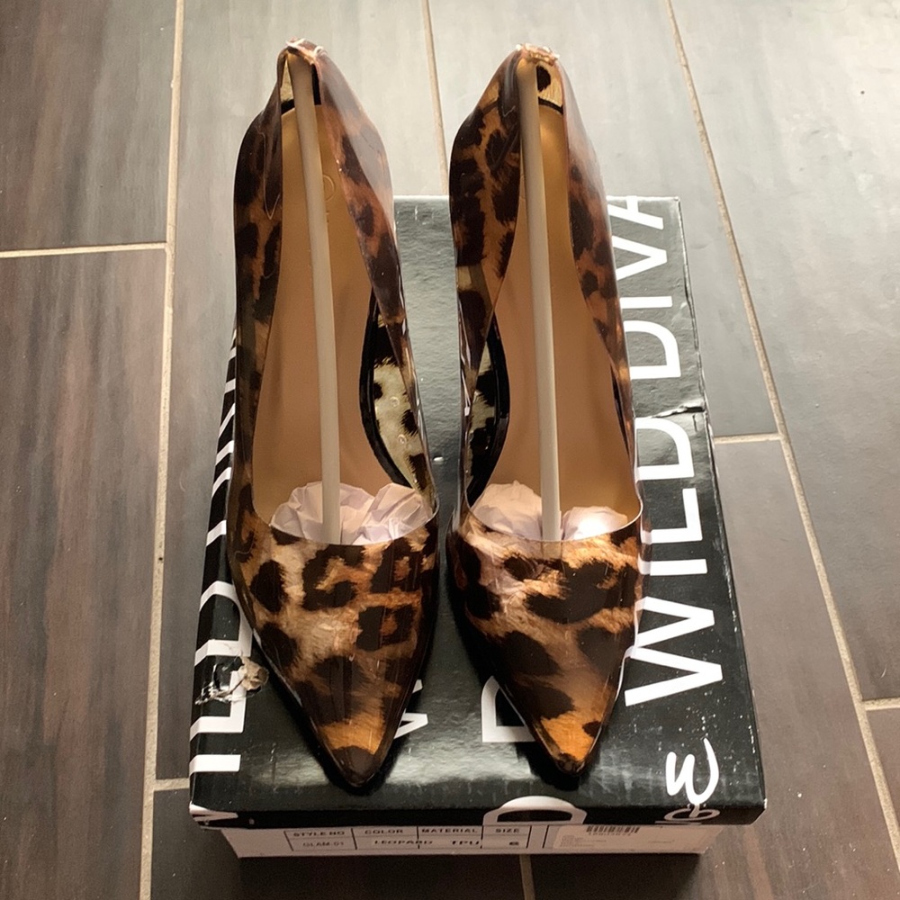 NWT Wild Diva Lounge Glam Pump Sz 6